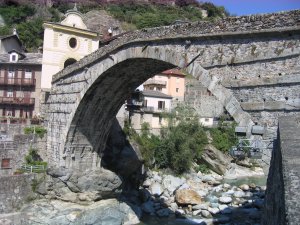 Il ponte romano di Pont-Saint-Martin (27014 bytes)